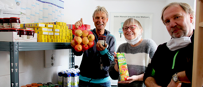 Lebensmittelpakete für Menschen in Not