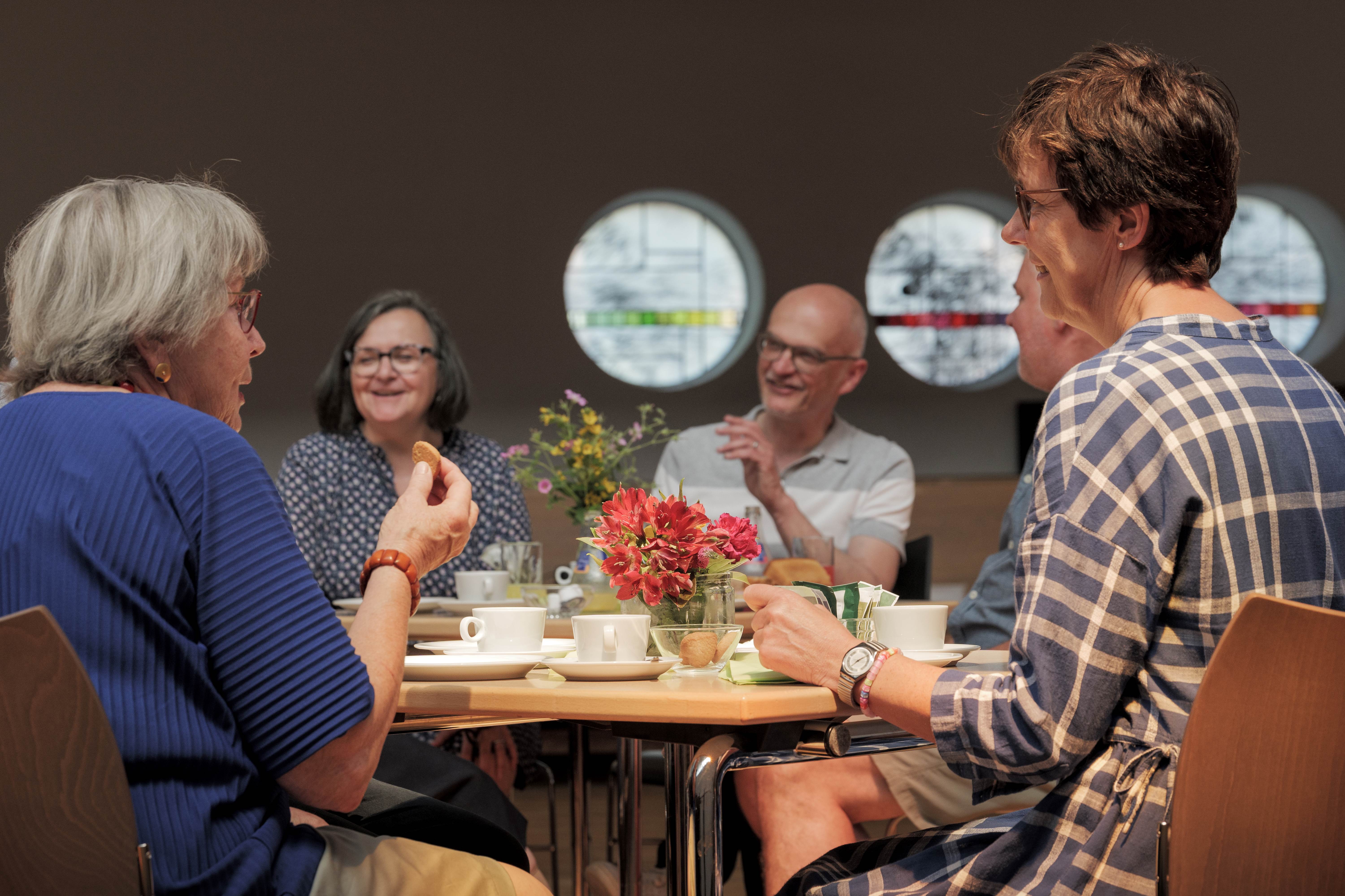 Emmaus bewegt sich: Stühle für die Matthäikirche